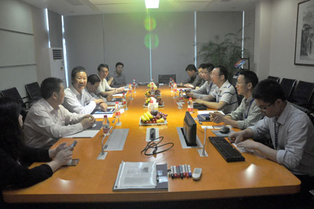吴忠泽理事长一行与金溢进行深入交流