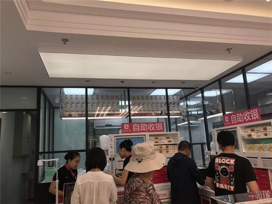 一家“无人智慧面包店”在北京开业,是口碑和味多美的合作