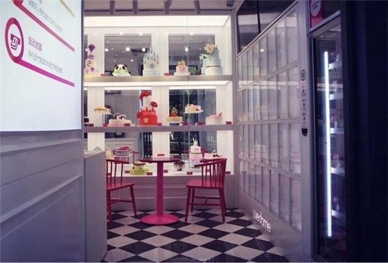 一家“无人智慧面包店”在北京开业,是口碑和味多美的合作