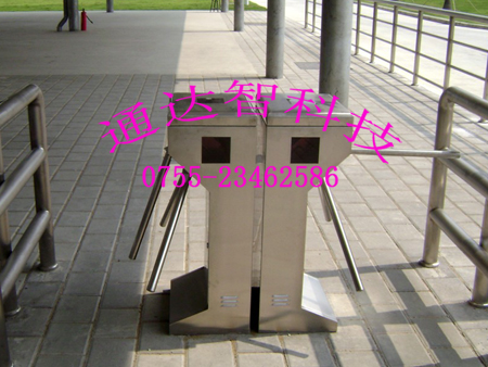 通道闸校内三杆闸