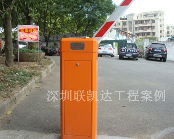 小区道闸压地感拍照