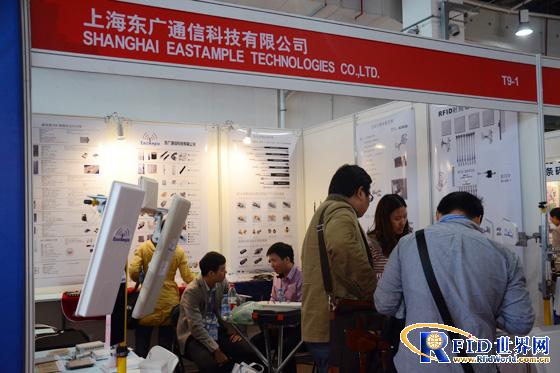 东广通信忙碌的展台