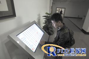 长春理工大学引入自助选座系统 刷校园一卡通进图书馆