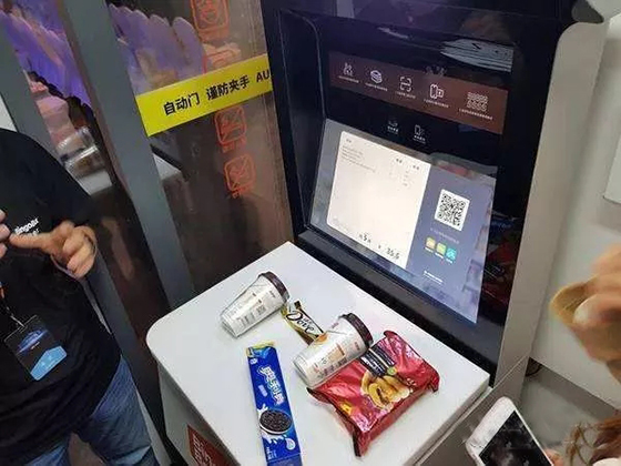 　　在共享单车概念不再新鲜之后，无人零售概念接棒成为新的风口。无人零售可谓是创造了一个“新物种”，生生的将原本不太沾边的行业、365bet买球游戏绑在了一起，聚合成一个全新的产业链。  　　    　　目前市场上的无人零售店，商业模式、技术应用和呈现形态都各有不同。较有代表性有以下三种：  　　1. 以F5未来商店为代表的自动售货机模式，顾客在线支付后到出货口取货;  　　2. 以Easy GO、缤果盒子为代表的bfrdmc(无线射频识别)技术模式，顾客自选商品后到结算区自助支付;  　　3. 以Amazon Go、淘咖啡为代表的未来模式，顾客经身份识别后进店，自选商品，拿了即走。  　　全新产业链正在形成  　　在资本的强力催化下，风口的切换越来越快。共享单车的风头还不到半年，就被无人零售给抢走了。年初至今，大量无人零售公司获得风险投资，其中既有聚焦于无人货架的，也有聚焦于无人便利店的。阿里旗下的盒马鲜生更是要通吃，刚刚宣布要大举进军无人货架和无人超市。  　　在物联网技术快速发展的背景下，零售业长久以来一块“鸡肋”正在变成“鸡腿”。从日销售额来区分，自动售卖机以及无人货架在0元-100元之间，无人便利店是在300-2000元，夫妻便利店的销售额是2000元-3000元之间，3000元以上则是连锁便利店还有商超。那么无人便利店日销售额达到300元的时候就可以盈亏平衡，达到2000元可以5个月回本。  　　    　　在这个无人便利店的产业链中，中集集团制造硬件(便利店)，雅居乐、佳兆业等地产物业公司提供落地，百事中国等提供货源。在这三个角色中，相比之下货源容易解决，最体现技术含量的是这个盒子如何实现‘无人’，最考验运营能力的是这个盒子如何大面积落地。  　　“黑科技”将大量应用  　　在这个全新的产业链中，真正能把中集集团、远洋集团与雅居乐、佳兆业等绑在一起的，关键是如何“赋能”。在业界看来，尽管中集集团的集装箱制造已是全球第一，但要想在C端市场进一步有所作为，必须要“+互联网”。  　　就拿缤果盒子来说，近日，缤果盒子正式推出了“小范FAN AI”无人零售解决方案，其中，图像识别技术取代了此前广泛使用的bfrdmc电子标签，可以节省商品贴标签的人工和成本，且改造成本极低。缤果盒子的新收银台可通过图像识别、超声波、传感器等进行多重交叉验证，准确率超过99%。  　　    　　除了收银台全面升级以外，货架也被打造为智能数据收集中心。新发布的“动态货架”通过摄像头可以捕捉大量信息，包括面部数据、视觉数据、动作数据等，动态货架上还有专用的显示设备，可以根据需要随时远程修改商品价格、促销信息等。  　　除了技术研发之外，无人便利店另一难点是落地，毕竟，无人便利店不能像共享单车那样“随便放”，涉及到方方面面。相比之下，在社区内部落地相对较为容易。  　　对此，中国物业管理协会会长沈建忠建议物业部门更加放开心态：“我们这个行业是个传统行业，过去几年可能还没有这种概念，现在越来越感觉我们需要这些科技的东西去融合，需要有这些垂直服务商来扩大我们服务的范围、提高我们服务的效益。我相信像雅居乐这样的物业公司会越来越多，以积极姿态在发展过程当中共生共荣，创造新的价值。我相信我们这个行业会以这样一种开放的心态去对待。”