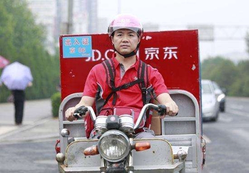 刘强东的快递小哥和无人机，你选谁？