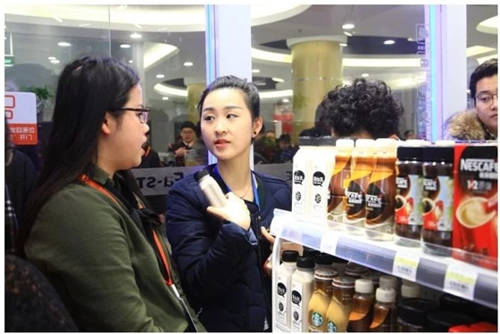 到场嘉宾进店体验