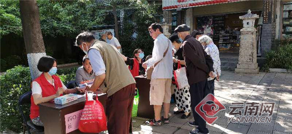 昆明官渡区换发首批三代残疾人证（智能卡），持证者可免费乘坐市内公交和地铁