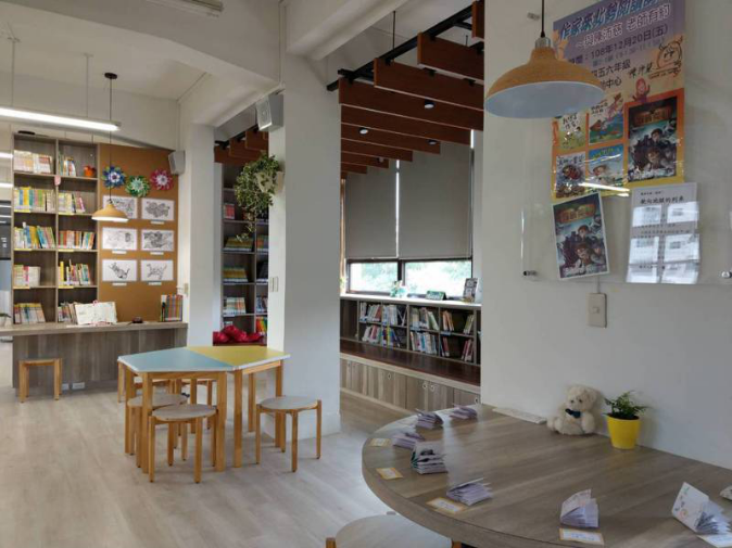 中市首座智慧型国小图书馆借还书818.png