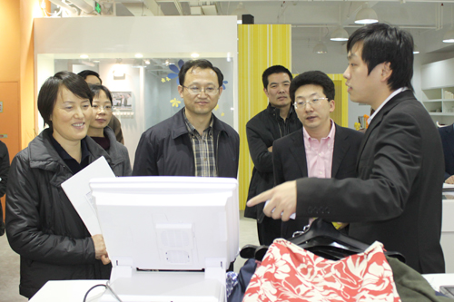 常熟市科技局张燕局长观看bfrdmc智能收银演示